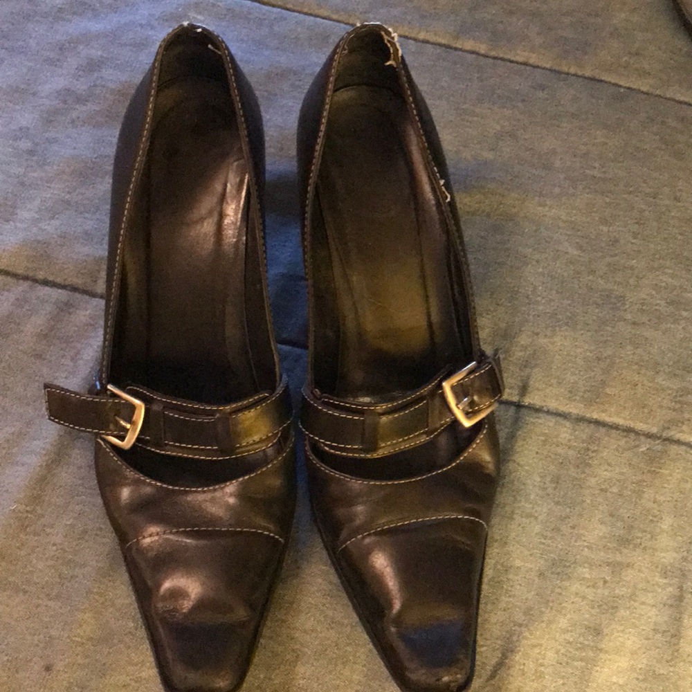 Coach pumps